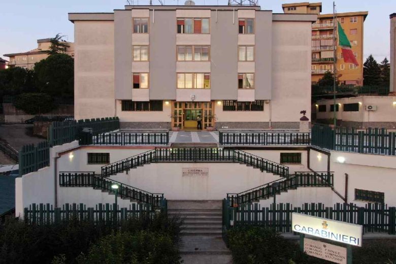 Paura nell’Ennese, insegue e molesta una donna in strada: arrestato per violenza sessuale