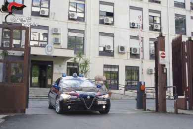 In piazza a Monreale con una pistola giocattolo durante spettacolo, denunciato un 14enne