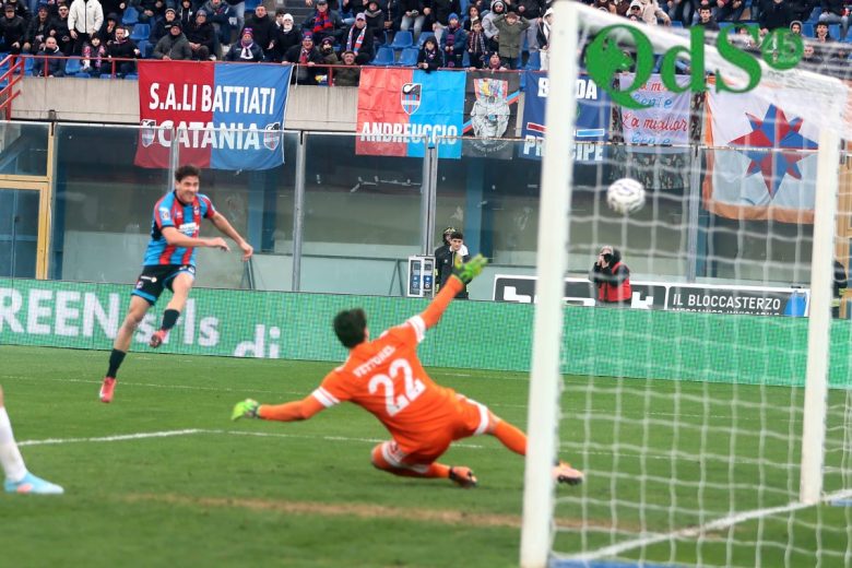 Catania-Cosenza 2-0, la fotogallery: gli scatti più belli dal “Massimino”