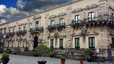 Contributi all’associazione vicina al sindaco di Acireale. Il segretario comunale: “Potenziale conflitto d’interessi”