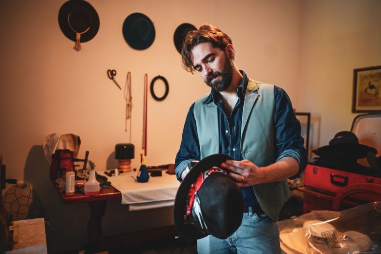 Da attore a cappellaio, la storia del palermitano Claudio Pellerito