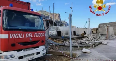 Danni al molo Acquasanta di Palermo, vigili del fuoco in azione