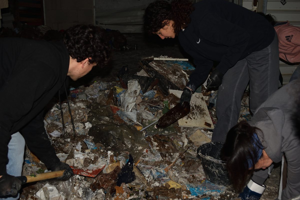 VIDEO e FOTO | Dopo il ciclone Harry, i giovani volontari in campo a Catania: “Aiutiamo subito chi ha perso tutto”