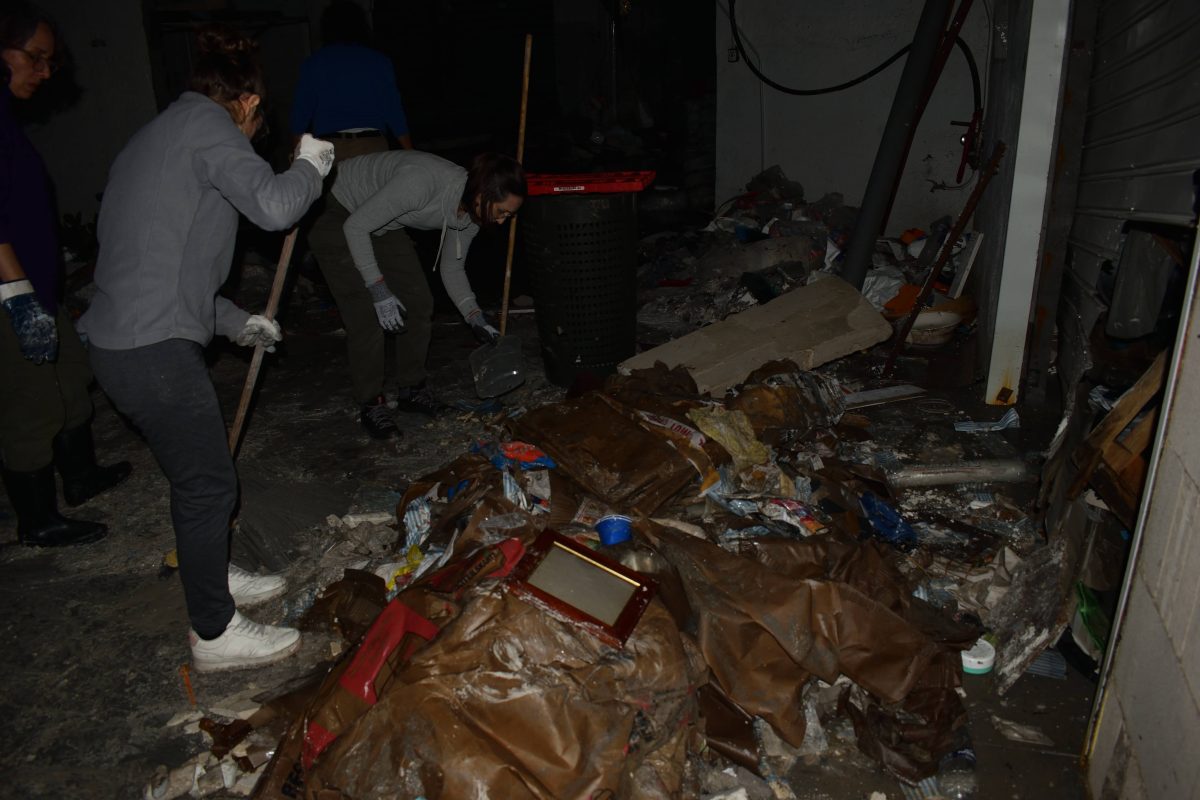 VIDEO e FOTO | Dopo il ciclone Harry, i giovani volontari in campo a Catania: “Aiutiamo subito chi ha perso tutto”