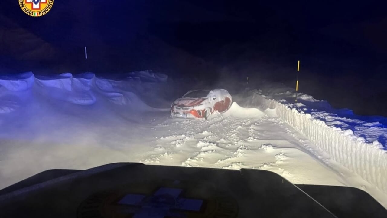 Paura sull’Etna: padre e figlia bloccati in montagna, provvidenziale salvataggio del soccorso alpino Paura sull’Etna: padre e figlia bloccati in montagna, provvidenziale salvataggio del soccorso alpino