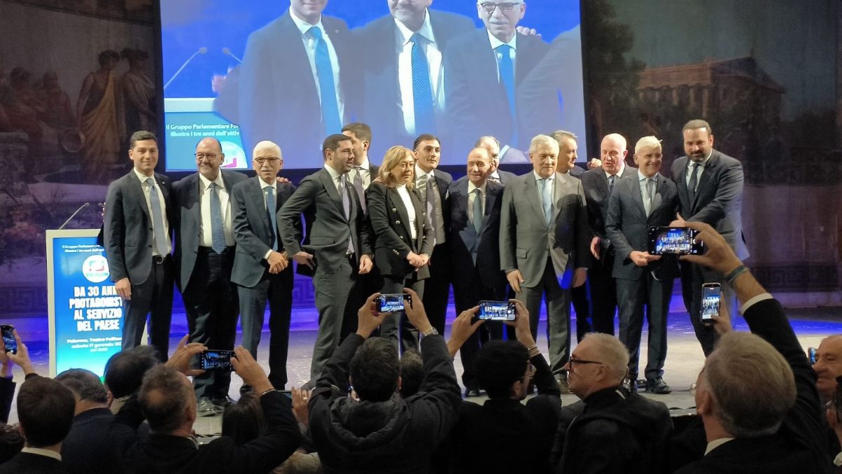 Tajani a Palermo per Forza Italia e referendum: “Più cresciamo, più c’é posto per tanti”