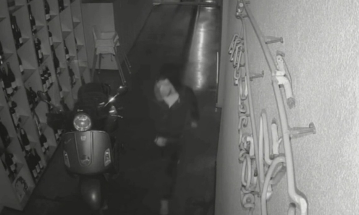 VIDEO| Furto al Molo Sant’Erasmo a Palermo, rubati soldi e un cellulare