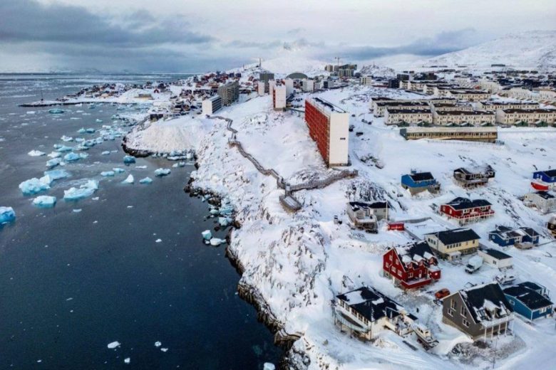 Soldati italiani in Groenlandia? L’azione della Nato e la risposta di Crosetto: “Sembra l’inizio di una barzelletta”