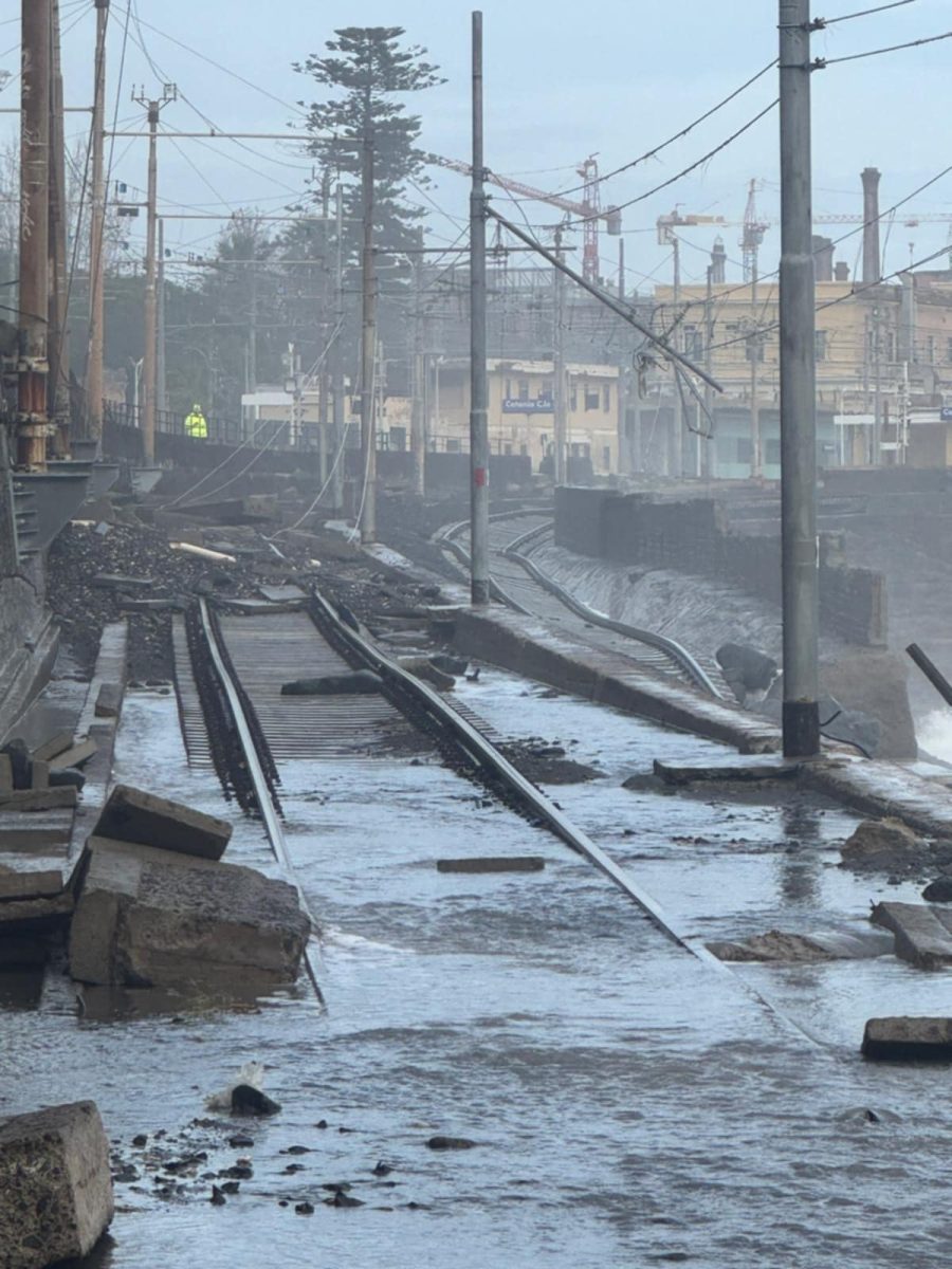FOTO | “Che rabbia”, il ciclone Harry e le mareggiate non risparmiano i treni e i binari FCE: danni per 8 milioni