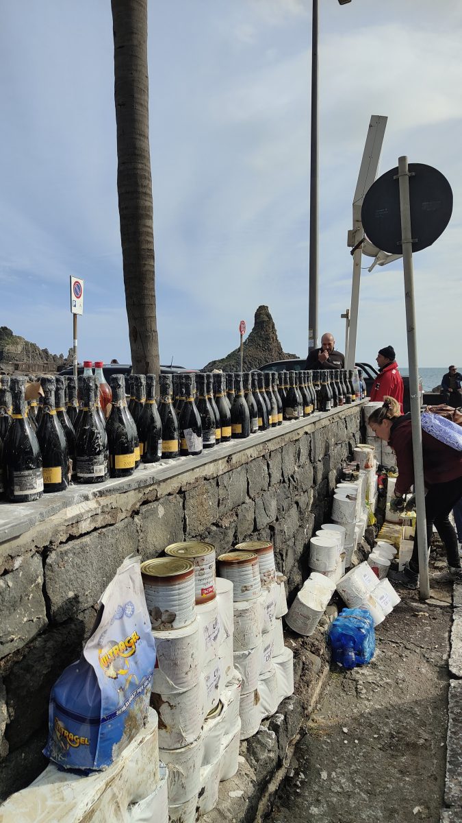 VIDEO e FOTO | Dopo il ciclone Harry, i giovani volontari in campo a Catania: “Aiutiamo subito chi ha perso tutto”
