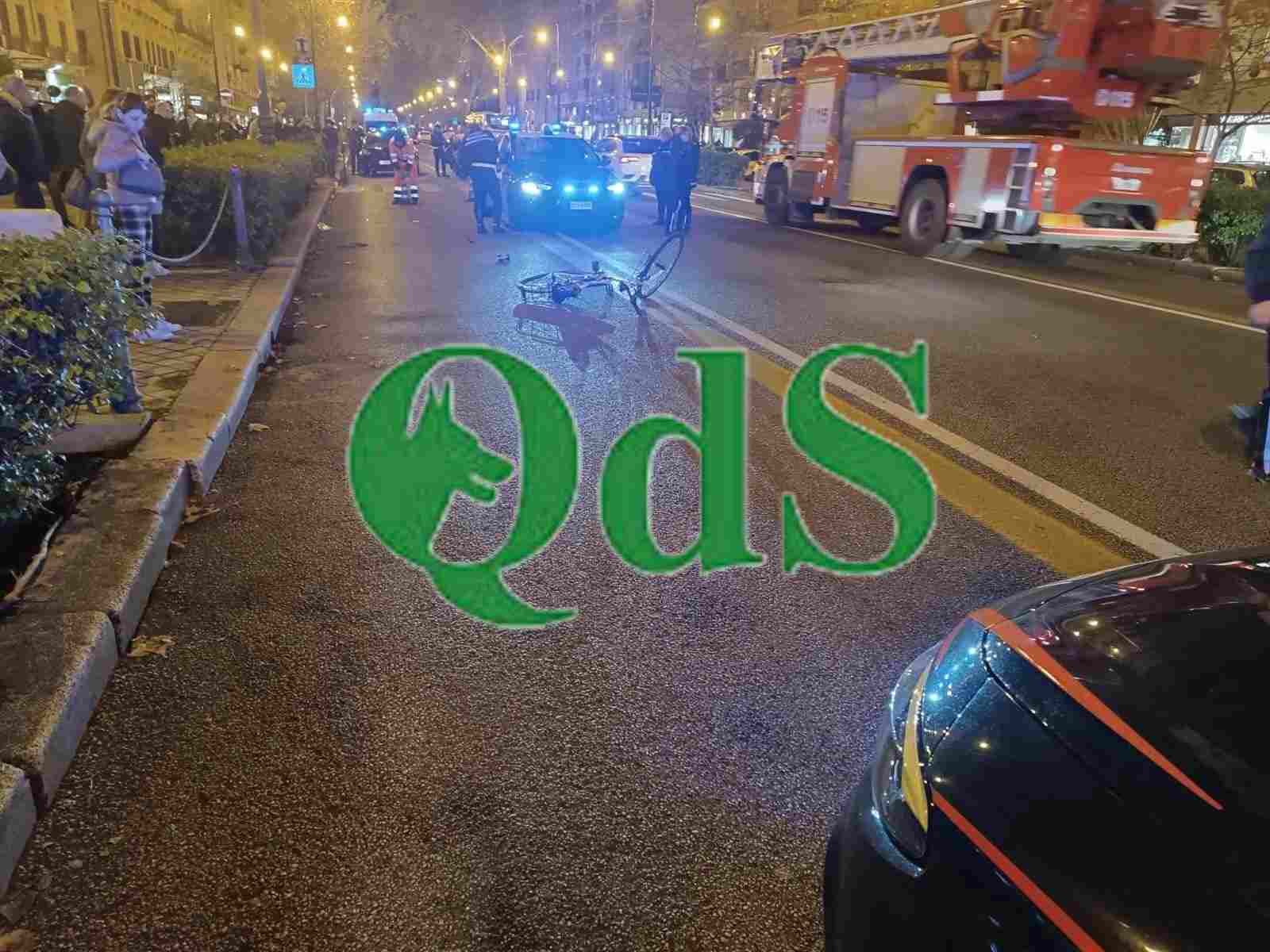 Palermo, scontro in pieno centro tra vettura dei carabinieri e bicicletta: ciclista in ospedale