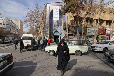 Iran-USA, è alta tensione: la minaccia di un attacco. E l’Ue decide: “Pasdaran nella lista terroristi”