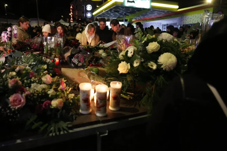 La tragedia di Crans Montana, l’ambasciatore Cornado conferma: “Tre delle vittime sono italiane”