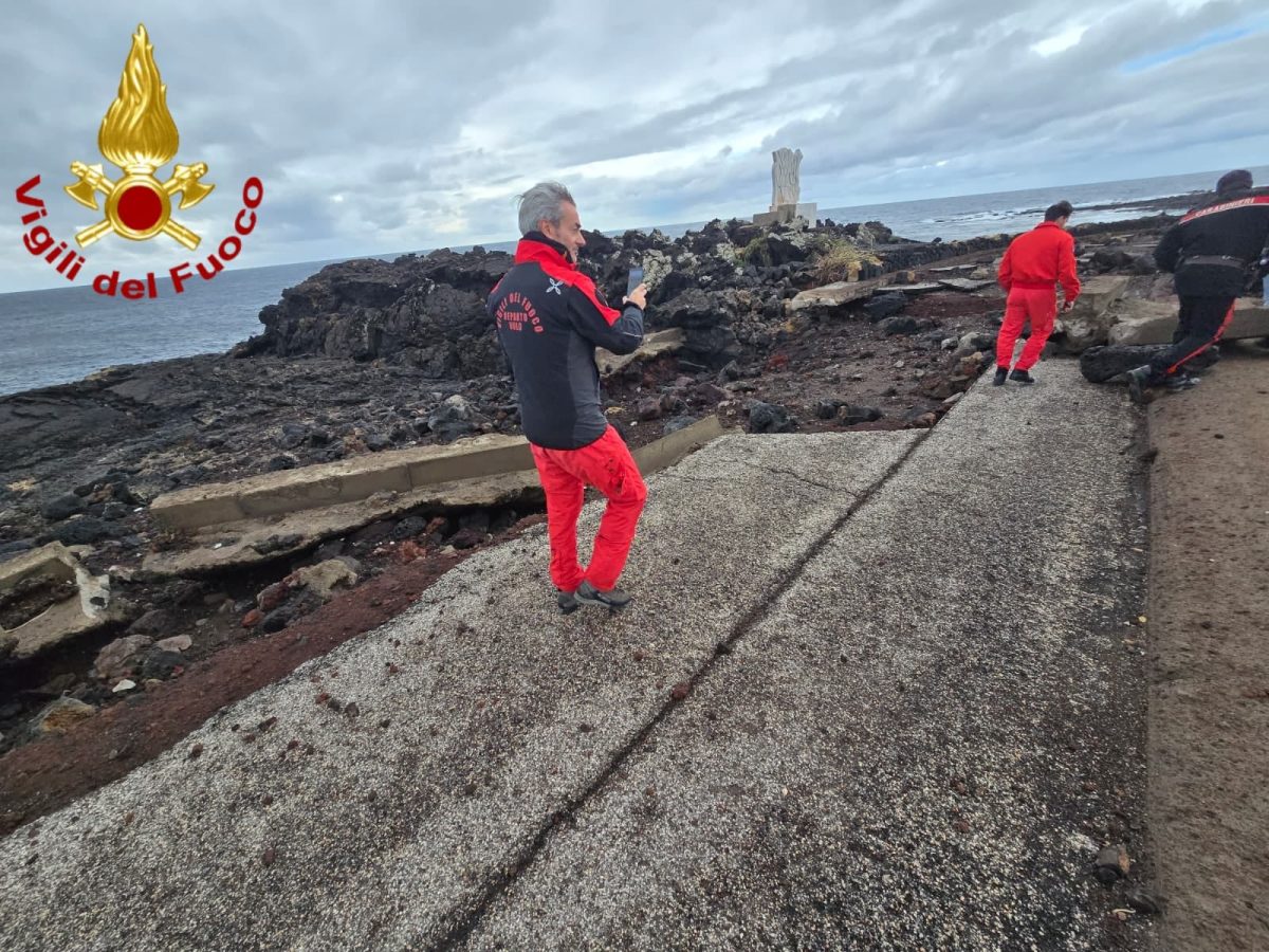 FOTO | Il ciclone Harry e la devastazione a Lampedusa e Linosa, è l’ora della conta dei danni