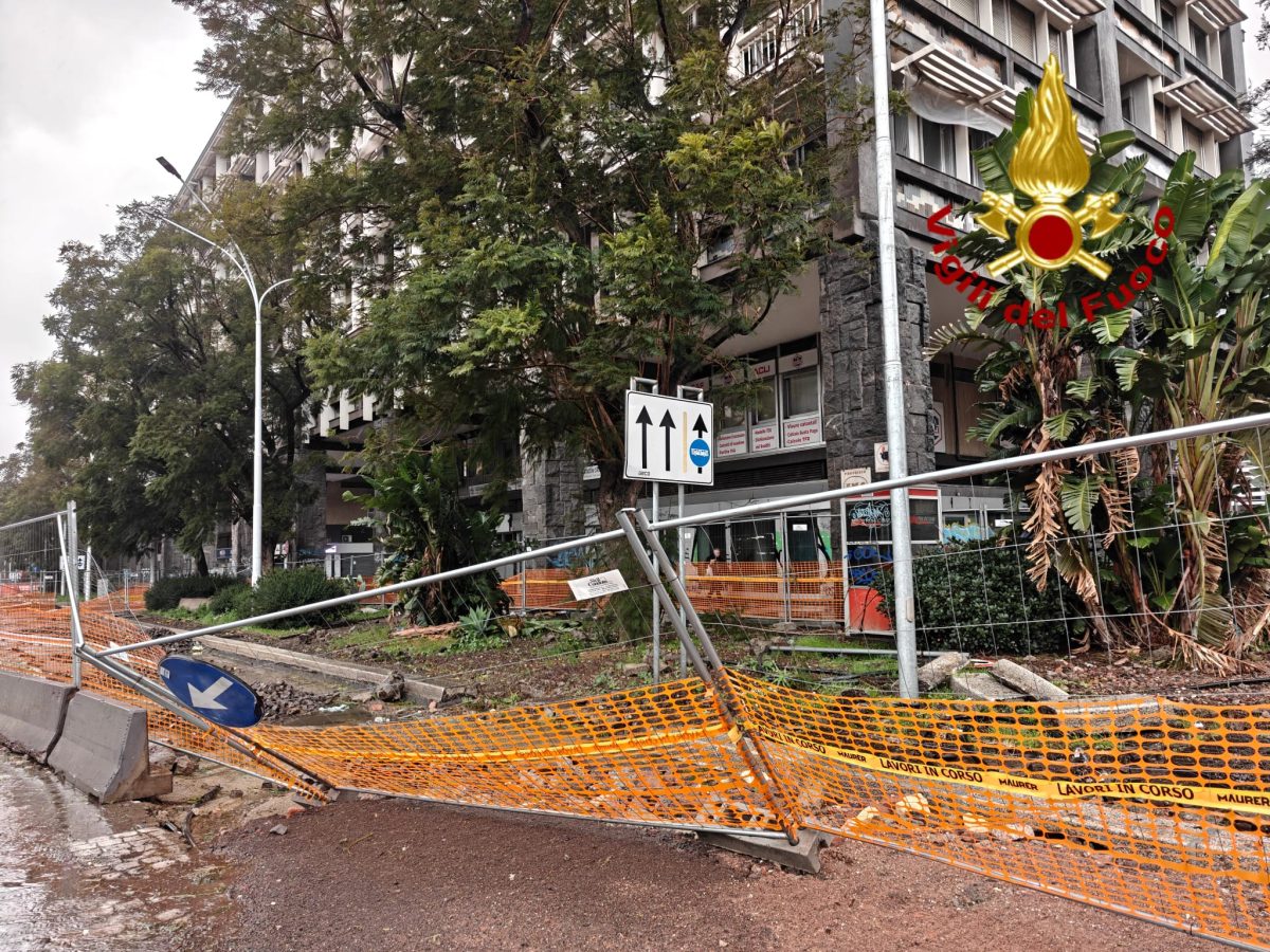 Maltempo in Sicilia: ancora disagi per alberi caduti, forte vento e mareggiate | FOTO