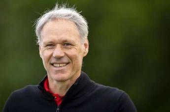 Ex calciatore Van Basten caregiver della moglie malata, Vaia: “Tanti non possono farlo”