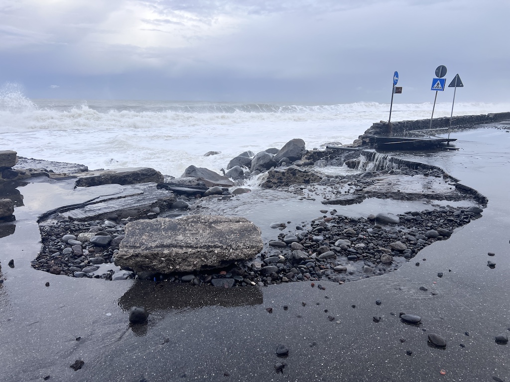 FOTO | Ciclone Harry, Riposto in ginocchio. Il sindaco Vasta: “Servono interventi rapidi”