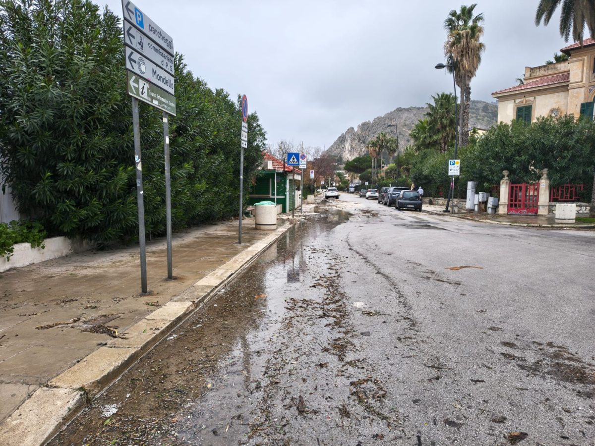 FOTO e VIDEO | A Palermo c’è la conta dei danni dopo il ciclone “Harry”: Arenella e Mondello devastate dalle mareggiate