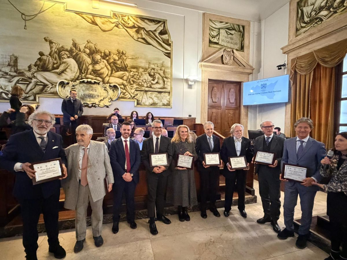 VIDEO | “Aquila d’Oro – Eccellenze di Sicilia”: mattinata di gala a Palazzo degli Elefanti, tra i premiati anche Raffaella Tregua