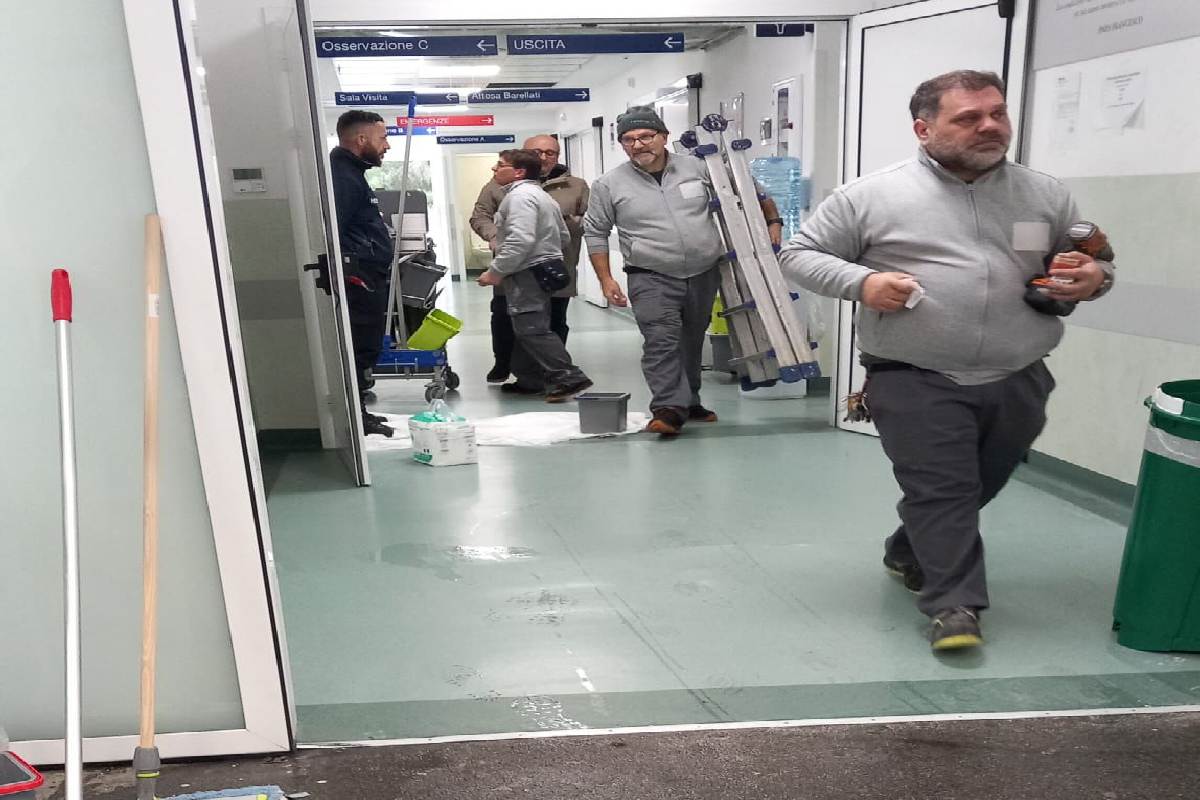 Palermo, cede controsoffitto al pronto soccorso dell’ospedale Cervello: ferita e medicata una oss