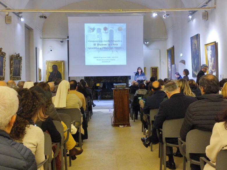Inaugurata la mostra fotografica “Si muove la città – Sguardi sul quartiere San Cristoforo”
