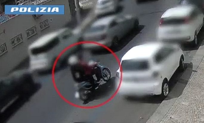 VIDEO | Grossista di oro minacciato e rapinato a Catania: furto da 200 mila euro