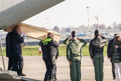VIDEO| Tragedia di Capodanno in Svizzera, rientrate le salme di cinque dei sei italiani morti
