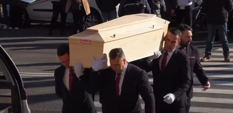 VIDEO | Strage di Capodanno, il giorno dei funerali delle vittime italiane: “Una sciagura immane”