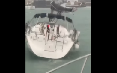 Padre e figlio rimangono alla deriva al porto di Catania, volevano mettere in sicurezza la barca a vela