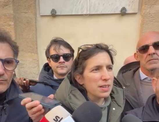 VIDEO | Frana a Niscemi, sopralluogo di Elly Schlein: “C’è grande apprensione”