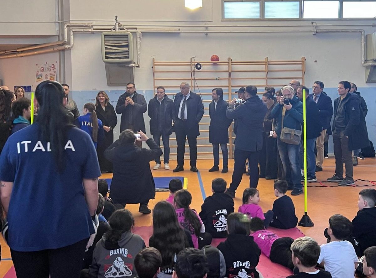 Allo Zen lo sport per i giovani alla scuola Falcone, Lagalla: “Così teniamo i nostri ragazzi lontano dalla strada”