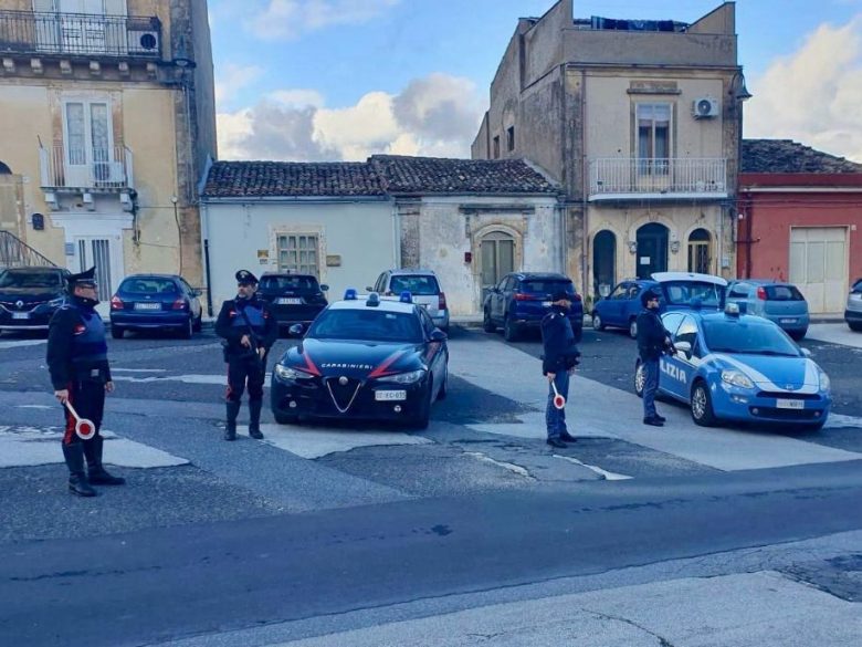 VIDEO| Droga, minorenne alla guida di un ciclomotore senza patente: denunce e sanzioni a Siracusa