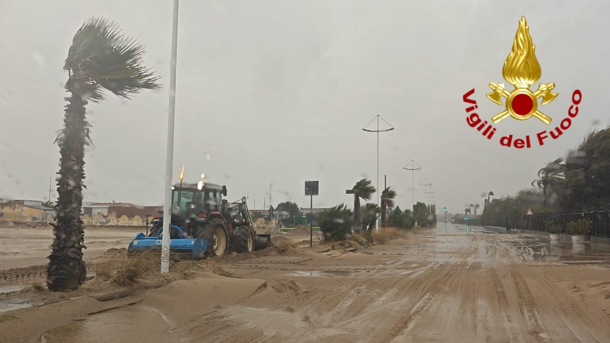 Maltempo in Sicilia: ancora disagi per alberi caduti, forte vento e mareggiate | FOTO