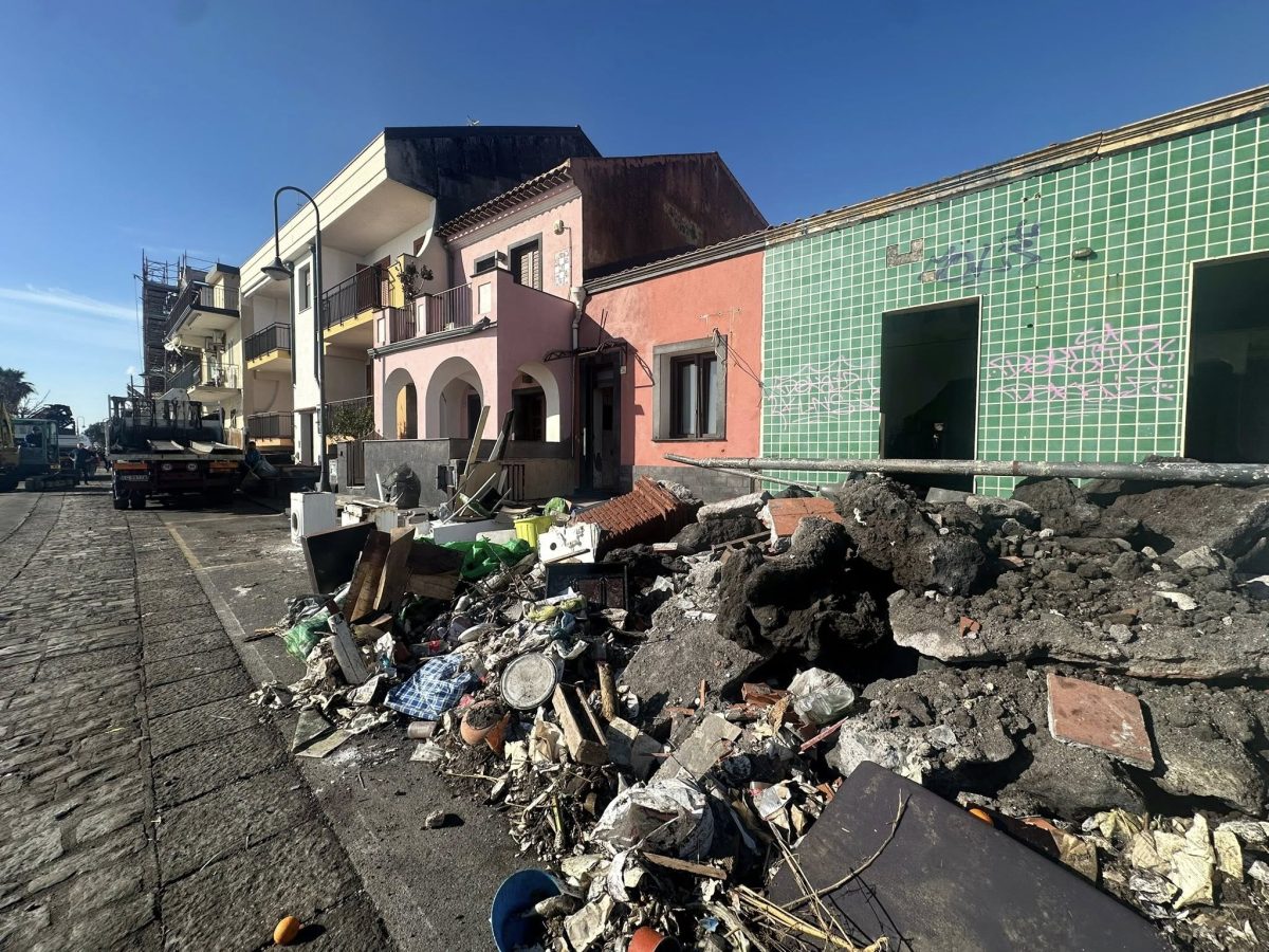 FOTO | Maltempo in Sicilia, Schifani dopo sopralluogo a Acireale e Catania: “Per la ricostruzione anche i fondi Fsc” FOTO | Maltempo in Sicilia, Schifani dopo sopralluogo a Acireale e Catania: “Per la ricostruzione anche i fondi Fsc”