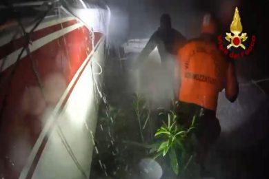 VIDEO | Maltempo a Palermo, 85 interventi dei vigili del fuoco. Forte vento e disagi al Molo Trapezoidale