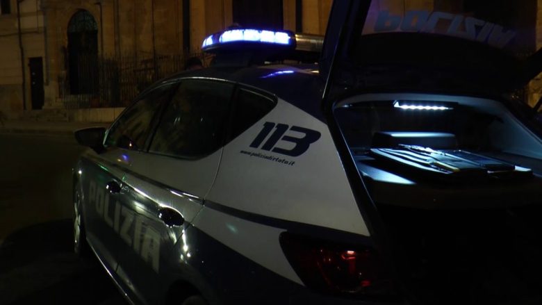 Palermo, va a casa della moglie armato di pistola e incendia porta d’ingresso dell’abitazione: arrestato
