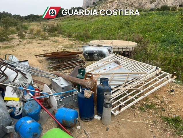 FOTO | Traffico illecito di rifiuti a Palermo, scoperta discarica abusiva a Sferracavallo: sette indagati