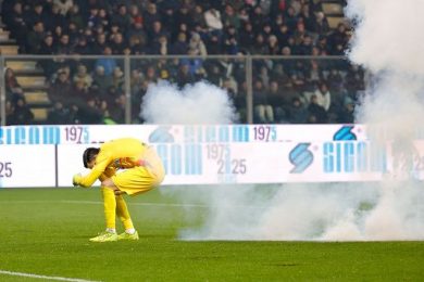 Calcio, Petardo a Cremona: stop trasferte ai tifosi dell’Inter