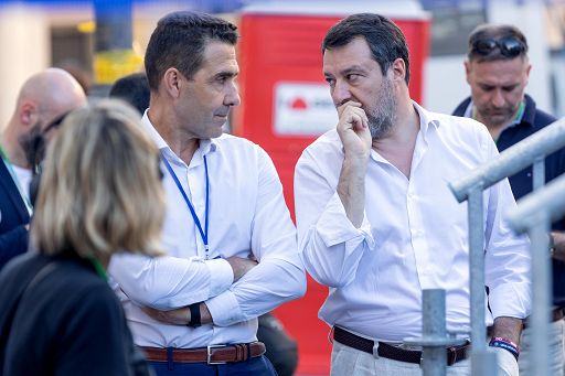 Lega, Salvini “spinge” fuori Vannacci “il disertore”: è come Fini