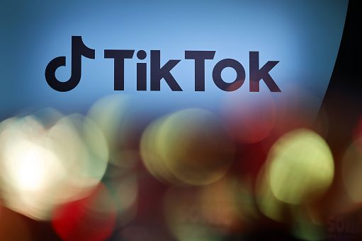 TikTok accusata dalla Ue di violare le regole Dsa: “Crea dipendenza”