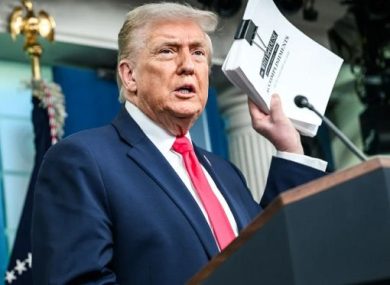 Usa, Trump: votino solo cittadini Usa che si identificano alle urne