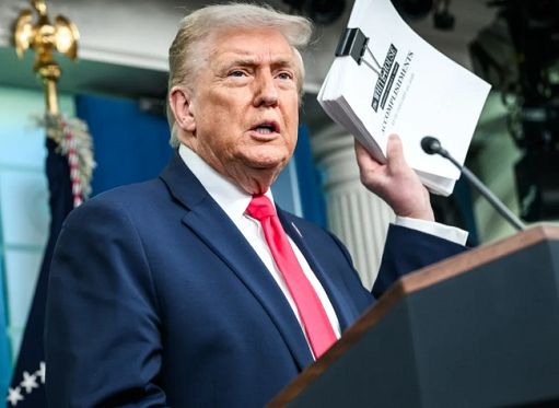 Usa, Trump: votino solo cittadini Usa che si identificano alle urne