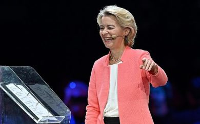 Ue, Von der Leyen: dobbiamo rivedere linee guida su fusioni imprese