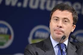 Cerimonia lampo Consiglio Toscana per Giorno Ricordo, duro scontro su Bocchino