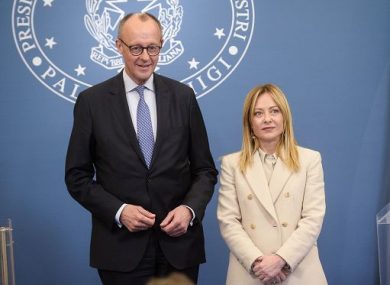 Italia e Germania provano a guidare scatto Ue, Macron insiste su buy european