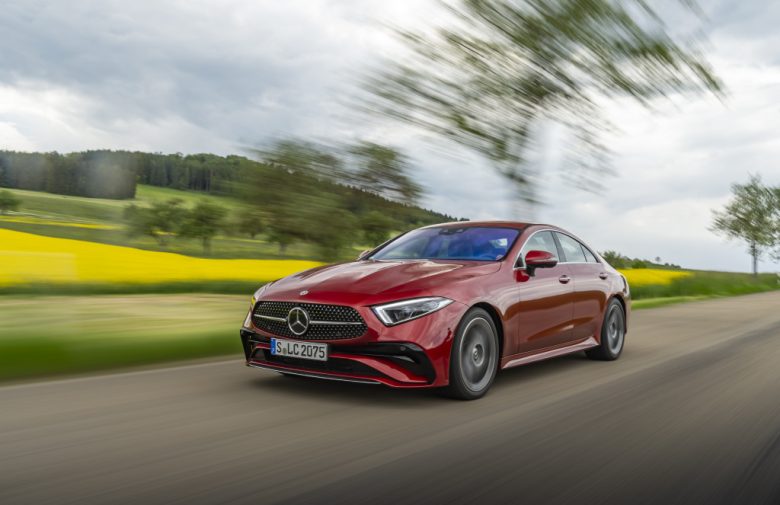 Mercedes: utile 2025 -50% a 5,3 mld, taglia dividendo a 3,5 euro