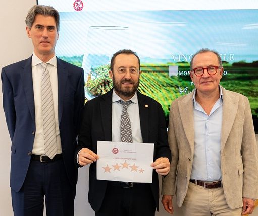 Al Vino Nobile di Montepulciano 2023 assegnato rating 4,5 su 5