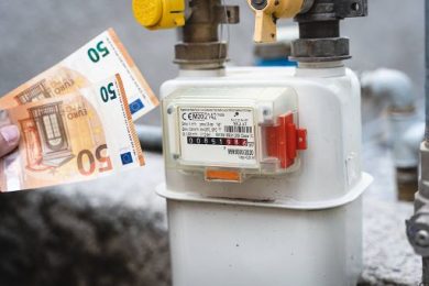 Bce: famiglie Italia pagano elettricità il doppio di industrie energivore