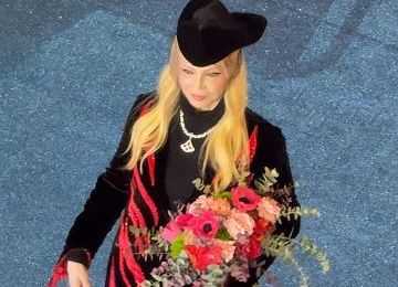 Sanremo, carpet elegante senza eccessi: prevalgono bianco nero