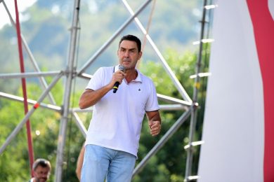 Destra, Vannacci sbarca anche nella “rossa” Scandicci che lo aveva contestato